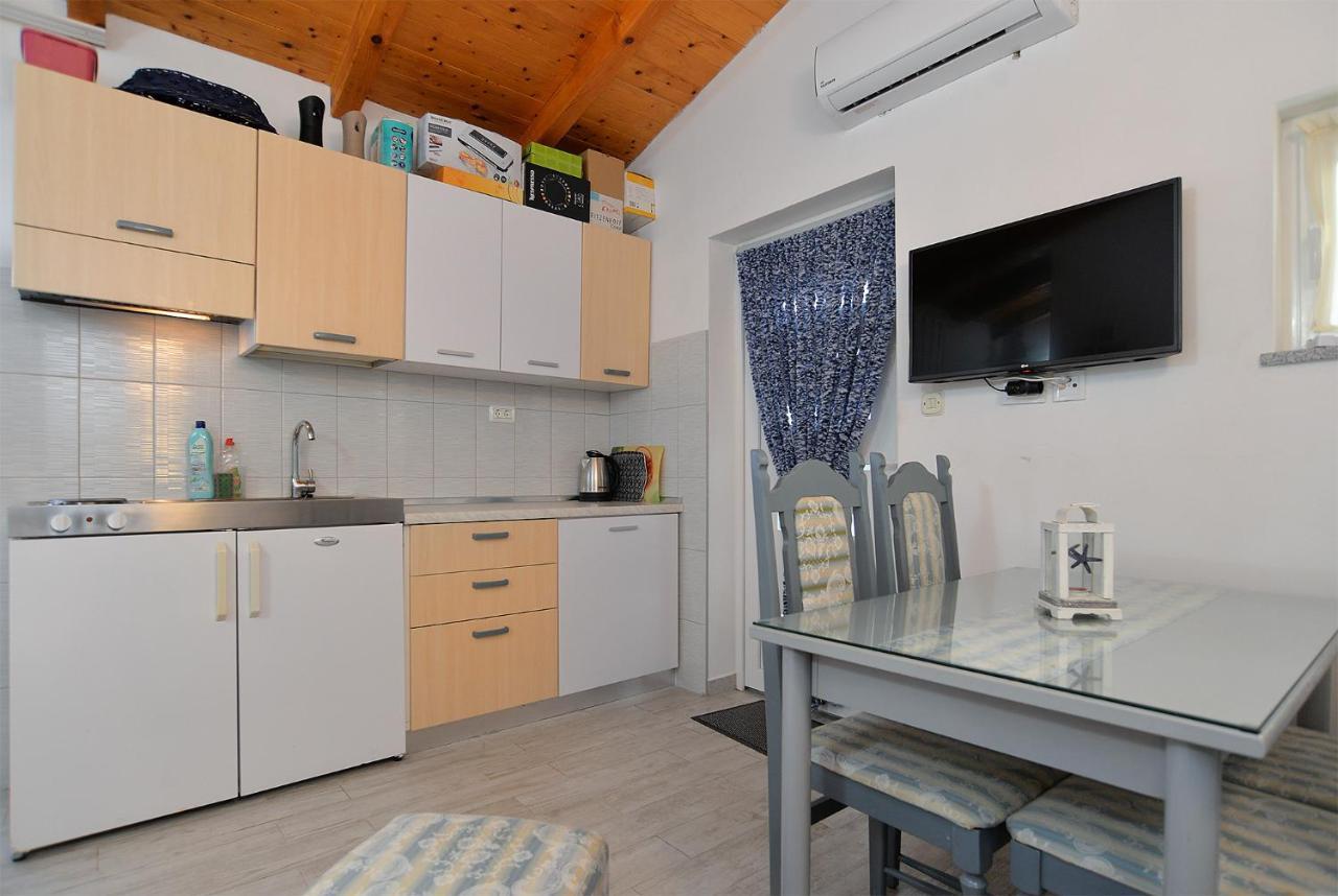 Apartments Jadranka 1279 Pomer Exterior foto